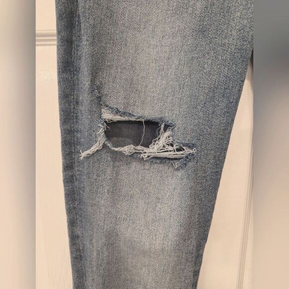 Express Mid Rise Medium Wash Skyscraper Stretch Jeans sz 8 long Slight Kick Hem - Picture 5 of 15